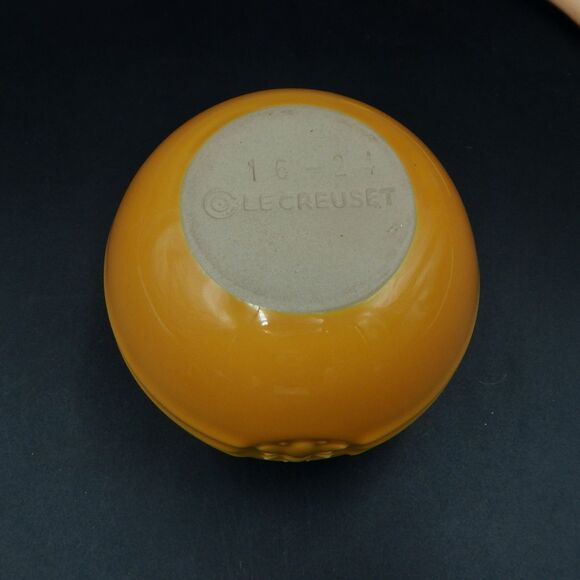 Le Creuset Honey Pot Dijon Yellow w/Lid Silicone Dipper Set Stoneware Bee Lidded - Picture 4 of 8